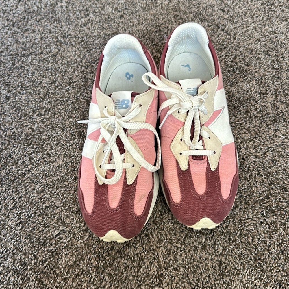 Kids size 3 new balance 239. Good condition